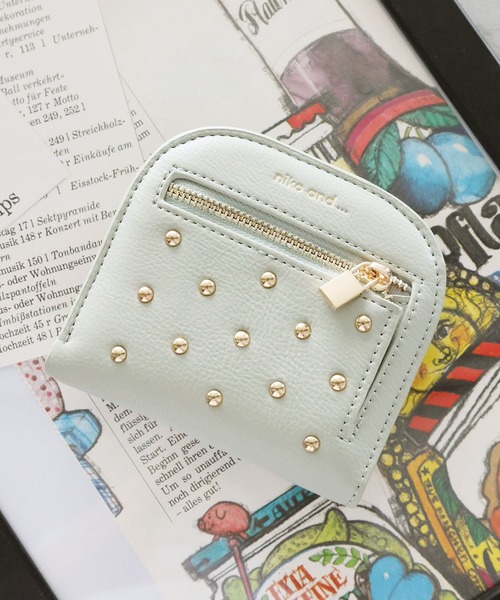 niko and...（ニコアンド）の「オリジナルスタッズ二つ折り財布（財布・レディース・ブラック/グリーン/レッド/シルバー/ゴールド・0）」の2枚目の写真