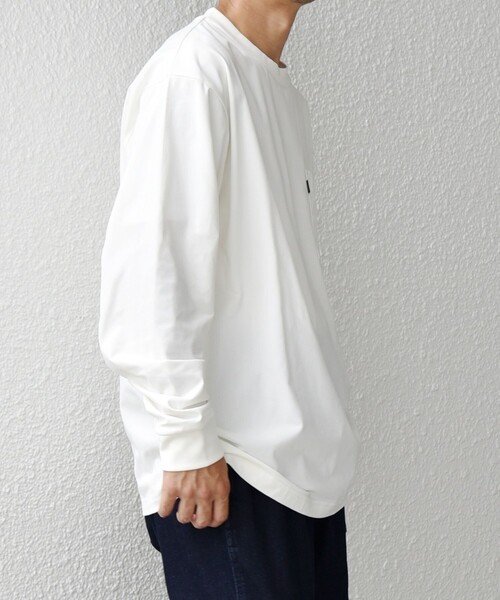 SHIPS any（シップス エニィ）の「【WEB限定】SHIPS any: 〈撥水加工〉Teflon EcoElite(TM) ナイロンポケット Tシャツ (ロンT)◇（Tシャツ/カットソー・メンズ・ホワイト/ブラック/ダークグレー/ケリーグリーン/チャコールグレー/ネイビー・SMALL/MEDIUM/LARGE/X-LARGE）」の10枚目の写真