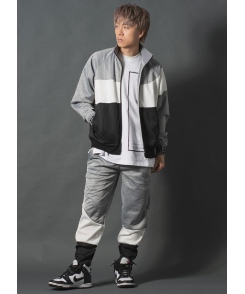 REGIEVO（レジエボ）の「【REGIEVO】アシンメトリー切り替え ジョガーパンツ【セットアップ対応】（その他パンツ・メンズ・グレー/ブラック・LARGE/X-LARGE/MEDIUM）」の4枚目の写真