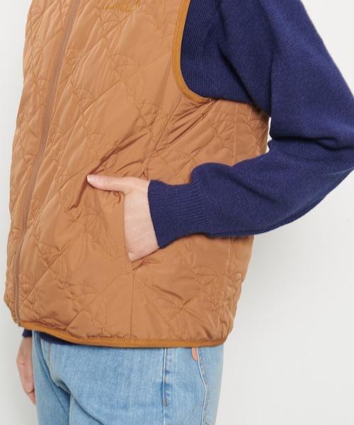 Arnold Palmer（アーノルドパーマー）の「アンブレラキルト リバーシブル ベスト（ダウンベスト・レディース・ブラック/キャメル/ネイビー・L/M/S）」の12枚目の写真