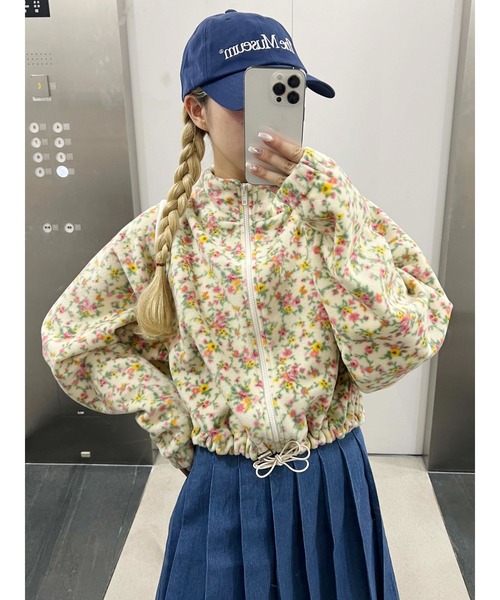 WC（ダブル シー）の「リトルフラワーショートフリースジャケット（ブルゾン・レディース・アイボリー/ピンク・FREE）」の2枚目の写真