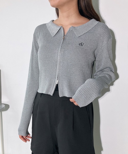 AS KNOW AS plus(アズノゥアズプラス)の「◇ワンポイントロゴ刺繍 ダブルジップカーディガン(カーディガン/ボレロ・レディース・シルバー系/ボルドー/ホワイト×ブラック/ブラック/ブルー系/グリーン系/ネイビー系/グリーン系1/レッド系1/ブラック系1/ネイビー系1/シルバー系1・FREE)」の21枚目の写真