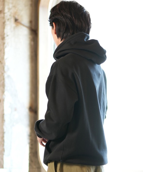 VOLCOM(ボルコム)の「VOLCOM/ボルコム パーカー/プルオーバー ブランドロゴ A4132419(パーカー・メンズ・ベージュ/ブラック・S/M/L/XL)」の7枚目の写真