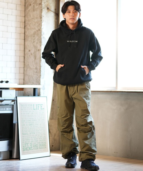 VOLCOM(ボルコム)の「VOLCOM/ボルコム パーカー/プルオーバー ブランドロゴ A4132419(パーカー・メンズ・ベージュ/ブラック・S/M/L/XL)」の10枚目の写真