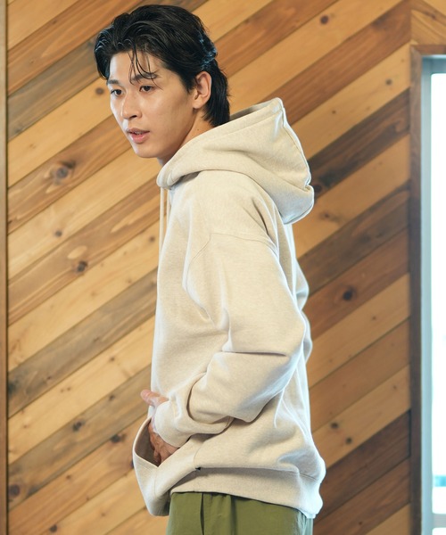 VOLCOM(ボルコム)の「VOLCOM/ボルコム パーカー/プルオーバー ブランドロゴ A4132419(パーカー・メンズ・ベージュ/ブラック・S/M/L/XL)」の14枚目の写真