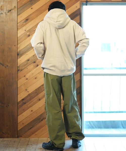 VOLCOM(ボルコム)の「VOLCOM/ボルコム パーカー/プルオーバー ブランドロゴ A4132419(パーカー・メンズ・ベージュ/ブラック・S/M/L/XL)」の3枚目の写真