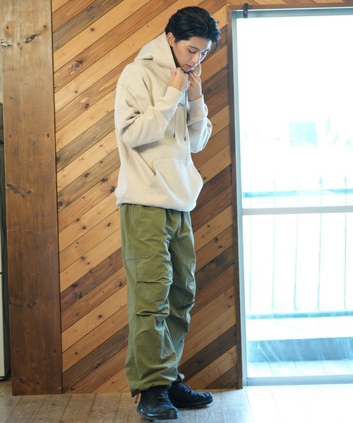 VOLCOM(ボルコム)の「VOLCOM/ボルコム パーカー/プルオーバー ブランドロゴ A4132419(パーカー・メンズ・ベージュ/ブラック・S/M/L/XL)」の4枚目の写真