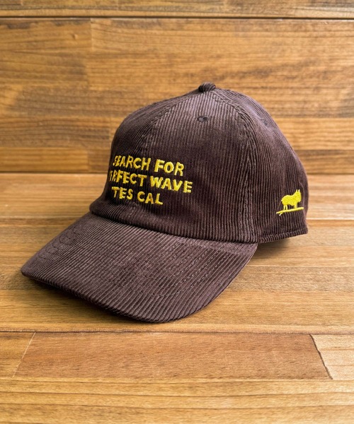 The Endless Summer(エンドレスサマー)の「【WEB / FLAG SHOP限定】HAND LOGO EMB CORDUROY CAP / キャップ(キャップ・メンズ・ブラック/ダークグリーン/ベージュ/ネイビー/ブラウン/ピンク/オフホワイト/ワイン/チャコール/ライトグレー/ホワイト/ピンク系その他2/モカ/オリーブ/ブルーグレー・FREE)」の1枚目の写真
