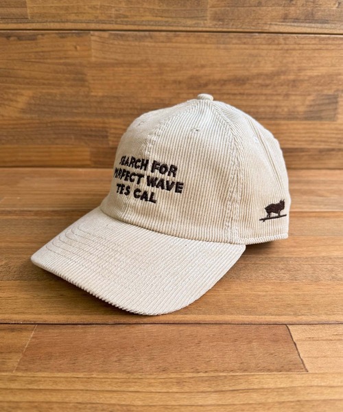 The Endless Summer(エンドレスサマー)の「【WEB / FLAG SHOP限定】HAND LOGO EMB CORDUROY CAP / キャップ(キャップ・メンズ・ブラック/ダークグリーン/ベージュ/ネイビー/ブラウン/ピンク/オフホワイト/ワイン/チャコール/ライトグレー/ホワイト/ピンク系その他2/モカ/オリーブ/ブルーグレー・FREE)」の3枚目の写真