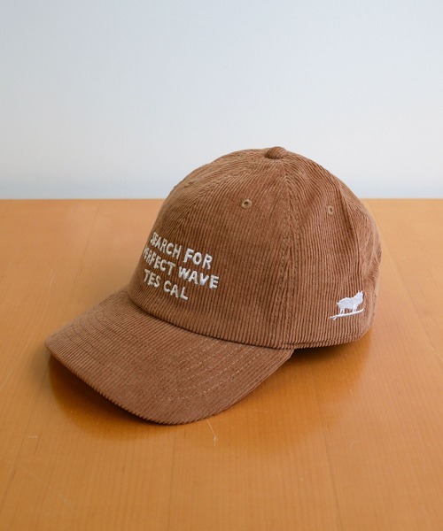 The Endless Summer(エンドレスサマー)の「【WEB / FLAG SHOP限定】HAND LOGO EMB CORDUROY CAP / キャップ(キャップ・メンズ・ブラック/ダークグリーン/ベージュ/ネイビー/ブラウン/ピンク/オフホワイト/ワイン/チャコール/ライトグレー/ホワイト/ピンク系その他2/モカ/オリーブ/ブルーグレー・FREE)」の8枚目の写真