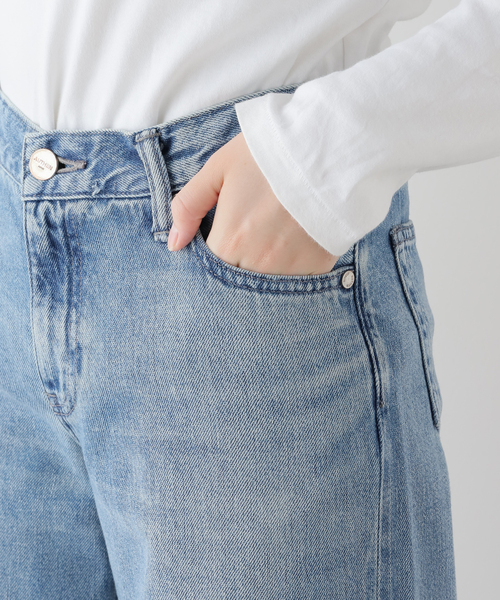 Spick & Span(スピックアンドスパン)の「AUTHEN / オーセン SILKNIZED DENIM LOWRISE WIDE LEG AUT-042SN-002(デニムパンツ・レディース・ブルー・27/25)」の16枚目の写真