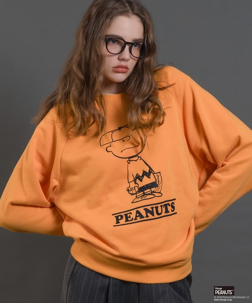 MUHET(ミュエータ)の「【PEANUTS / SNOOPY】ラグランスウェット(スウェット・レディース・杢グレー/ブルー/ブラック/オレンジ・SMALL/MEDIUM/LARGE)」の4枚目の写真