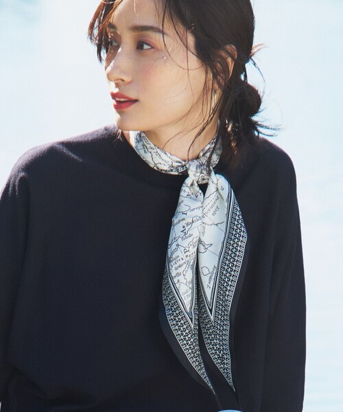 23区（ニジュウサンク）の「シルク ダイヤ スカーフ（バンダナ/スカーフ・レディース・ブラック系5/ネイビー系5・F）」の2枚目の写真