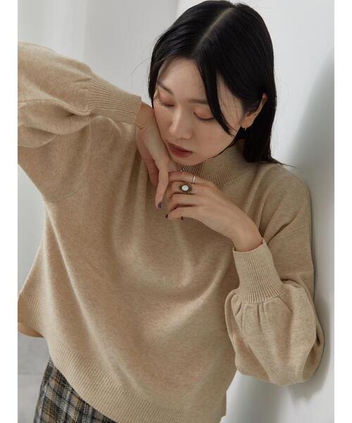 Samansa Mos2 blue（サマンサモスモスブルー）の「【Hug Knit】ボリューム袖ハイネックプルオーバー（ニット/セーター・レディース・ブラック/ライトベージュ/グリーン/トップグレー/ブルー・F）」の3枚目の写真
