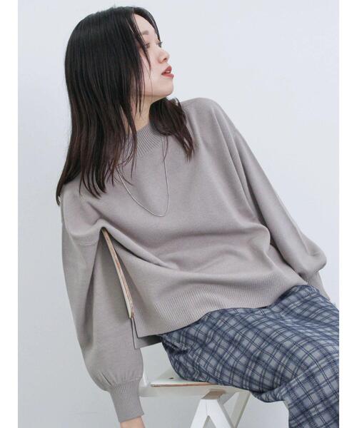 Samansa Mos2 blue（サマンサモスモスブルー）の「【Hug Knit】ボリューム袖ハイネックプルオーバー（ニット/セーター・レディース・ブラック/ライトベージュ/グリーン/トップグレー/ブルー・F）」の2枚目の写真