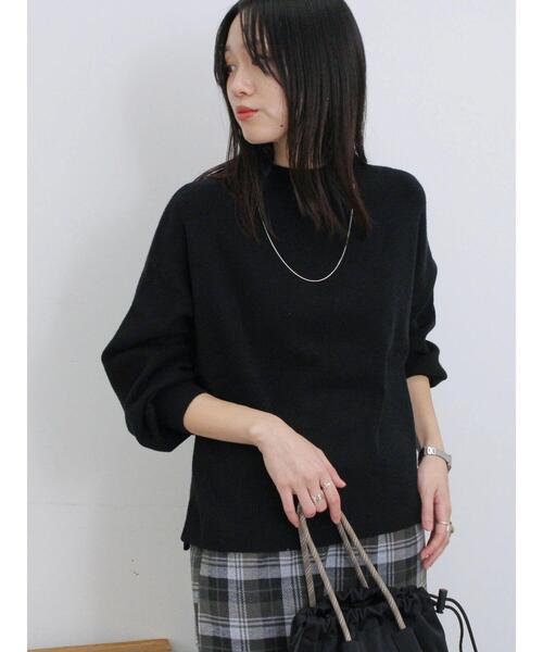 Samansa Mos2 blue（サマンサモスモスブルー）の「【Hug Knit】ボリューム袖ハイネックプルオーバー（ニット/セーター・レディース・ブラック/ライトベージュ/グリーン/トップグレー/ブルー・F）」の7枚目の写真