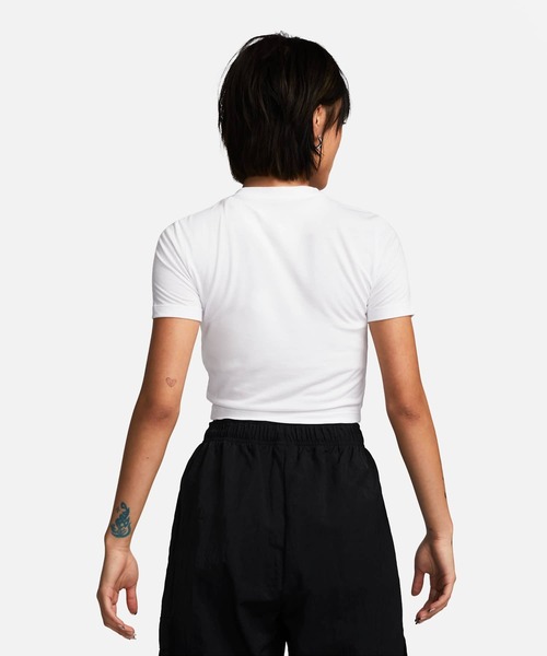 NIKE(ナイキ)の「ナイキ スポーツウェア エッセンシャル ウィメンズ スリムフィット クロップ Tシャツ / Nike Sportswear Essential Women's Slim-Fit Crop T-Shirt FB2874-100 White(Tシャツ/カットソー・レディース・ホワイト・2XL/L/M/S/XL/XS)」の2枚目の写真