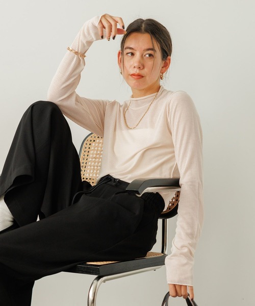 BAYFLOW（ベイフロー）の「[レイヤードスタイルに]シアーハイネックプルオーバー（Tシャツ/カットソー・レディース・オフホワイト/ブラック・FREE）」の2枚目の写真