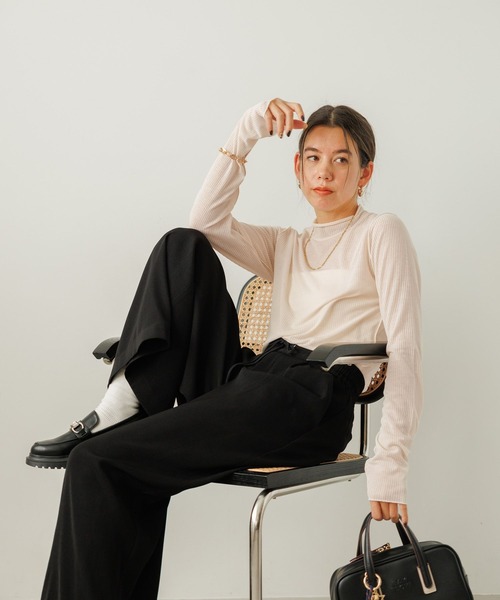 BAYFLOW（ベイフロー）の「[レイヤードスタイルに]シアーハイネックプルオーバー（Tシャツ/カットソー・レディース・オフホワイト/ブラック・FREE）」の17枚目の写真