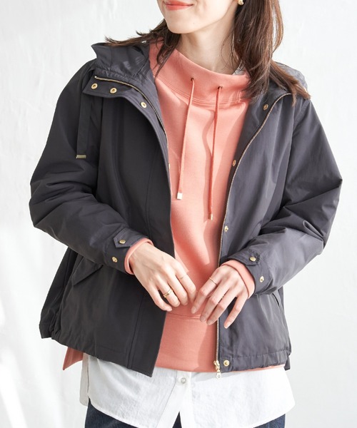 ikka(イッカ)の「【雑誌InRed4月号掲載】撥水花粉リリースマウンテンパーカー【親子コーデ】(マウンテンパーカー・レディース・チャコールグレー/オフホワイト/クリアグリーン/ピンクベージュ・M/L/S)」の2枚目の写真