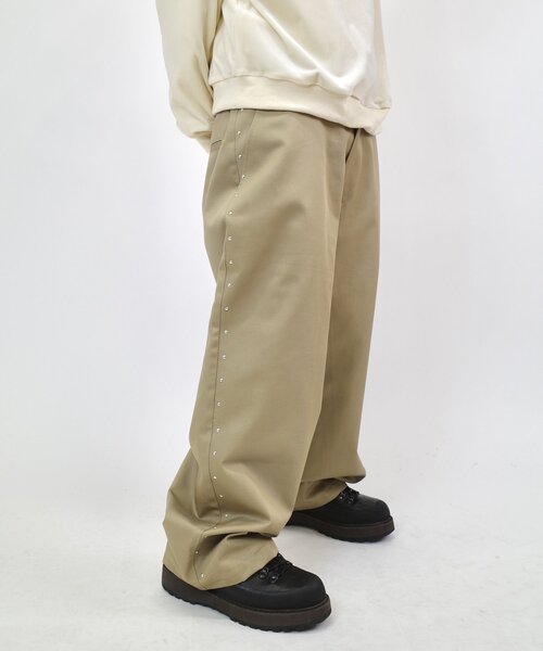 WHO'S WHO gallery（フーズフーギャラリー）の「【Sourcream/サワークリーム】ツイルスタッズパンツ 【セットアップ対応】（チノパンツ・レディース・チャコールグレー/ベージュ/ブラック・LARGE/MEDIUM）」の3枚目の写真
