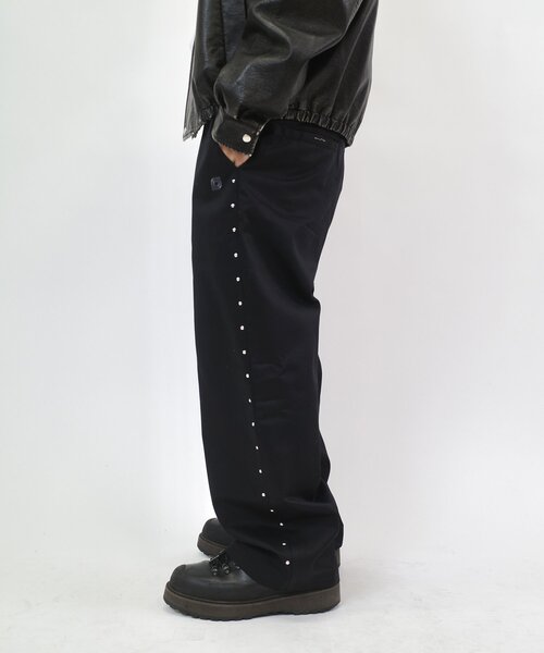 WHO'S WHO gallery（フーズフーギャラリー）の「【Sourcream/サワークリーム】ツイルスタッズパンツ 【セットアップ対応】（チノパンツ・レディース・チャコールグレー/ベージュ/ブラック・LARGE/MEDIUM）」の17枚目の写真