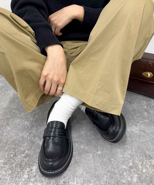 fredy emue（フレディエミュ）の「配色ステッチコインローファー（その他シューズ・レディース・ホワイト系その他/ブラック・L/M/S）」の2枚目の写真