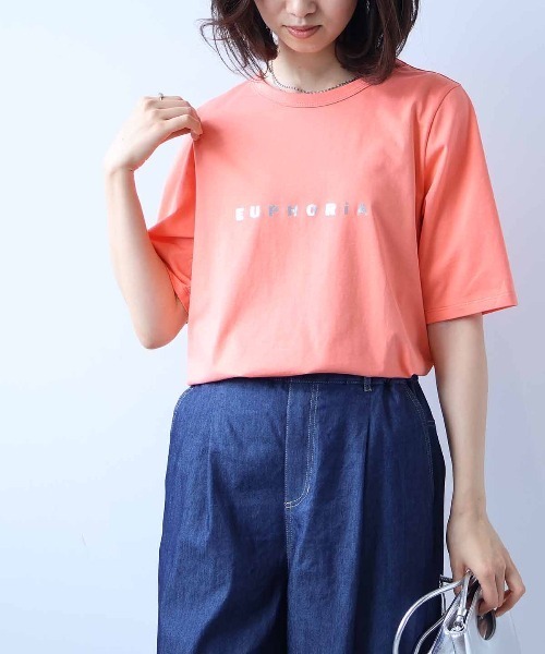 leswel（レスウェル）の「【L～5L 大きいサイズ】箔プリントTシャツ（Tシャツ/カットソー・レディース・チャコールグレー/ベージュ/サーモンピンク・L/3L/4L/5L/LL）」の10枚目の写真