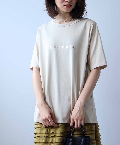 leswel（レスウェル）の「【L～5L 大きいサイズ】箔プリントTシャツ（Tシャツ/カットソー・レディース・チャコールグレー/ベージュ/サーモンピンク・L/3L/4L/5L/LL）」の14枚目の写真
