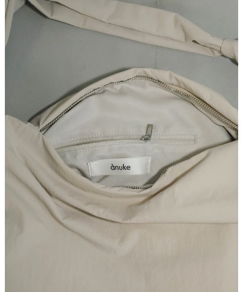 anuke（アンヌーク）の「anuke Knot Nylon Bag 62511007（ショルダーバッグ・レディース・ブラック/ブラウン/オフホワイト・FREE）」の22枚目の写真