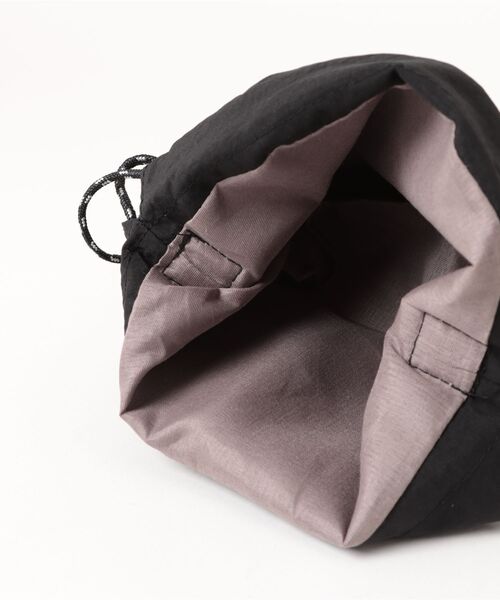 NOLITA LABORATORY（ノリータラボラトリー）の「【 NOLITA / ノリータ 】バッグチャーム 付き 軽くて便利 巾着 ショルダーバッグ サコッシュ ポシェット（ショルダーバッグ・レディース・カーキ/ブラック/ベージュ・FREE）」の4枚目の写真