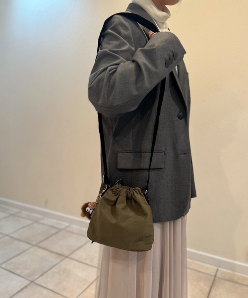 NOLITA LABORATORY（ノリータラボラトリー）の「【 NOLITA / ノリータ 】バッグチャーム 付き 軽くて便利 巾着 ショルダーバッグ サコッシュ ポシェット（ショルダーバッグ・レディース・カーキ/ブラック/ベージュ・FREE）」の20枚目の写真