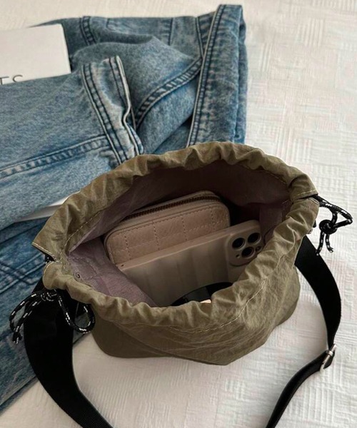 NOLITA LABORATORY（ノリータラボラトリー）の「【 NOLITA / ノリータ 】バッグチャーム 付き 軽くて便利 巾着 ショルダーバッグ サコッシュ ポシェット（ショルダーバッグ・レディース・カーキ/ブラック/ベージュ・FREE）」の15枚目の写真