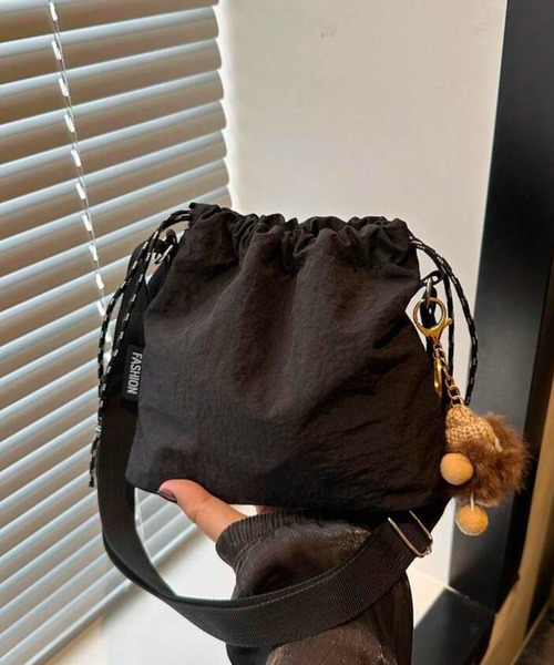 NOLITA LABORATORY（ノリータラボラトリー）の「【 NOLITA / ノリータ 】バッグチャーム 付き 軽くて便利 巾着 ショルダーバッグ サコッシュ ポシェット（ショルダーバッグ・レディース・カーキ/ブラック/ベージュ・FREE）」の16枚目の写真