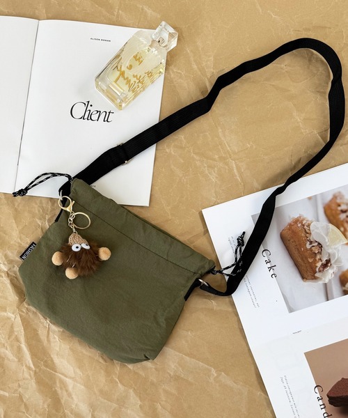 NOLITA LABORATORY（ノリータラボラトリー）の「【 NOLITA / ノリータ 】バッグチャーム 付き 軽くて便利 巾着 ショルダーバッグ サコッシュ ポシェット（ショルダーバッグ・レディース・カーキ/ブラック/ベージュ・FREE）」の8枚目の写真