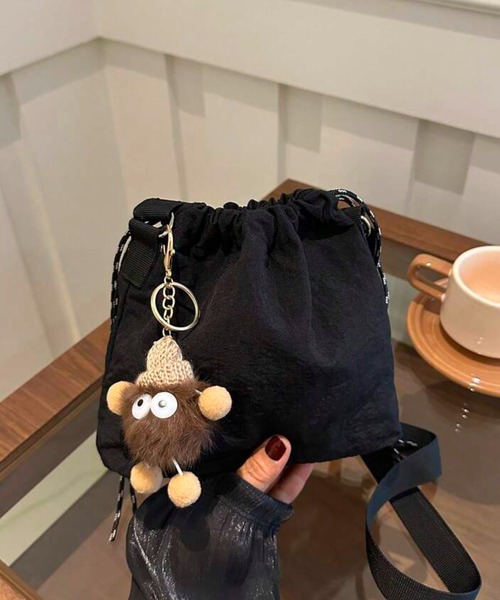 NOLITA LABORATORY（ノリータラボラトリー）の「【 NOLITA / ノリータ 】バッグチャーム 付き 軽くて便利 巾着 ショルダーバッグ サコッシュ ポシェット（ショルダーバッグ・レディース・カーキ/ブラック/ベージュ・FREE）」の12枚目の写真