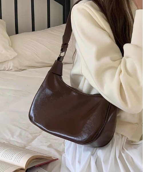 gossip!ロサンゼルス(ゴシップロサンゼルス)の「Y2K ハーフムーンバッグ 通勤用 ワンショルダークロワッサン2WAY(ショルダーバッグ・レディース・ブラウン/ブラック/ホワイト・FREE)」の16枚目の写真
