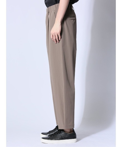 m.f.editorial(エムエフエディトリアル)の「【ストレッチ 防シワ】m.f.エディトリアル メンズ circle motion NPU ワイドパンツ(セットアップ可能)(その他パンツ・メンズ・ブラック/ベージュ・MEDIUM/X-LARGE/LARGE)」の19枚目の写真