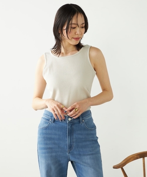 a.v.v(アーヴェヴェ)の「【2WAY】ベーシックタンクトップ(タンクトップ・レディース・ホワイト/ブラック/ベージュ・34/36/40/42/38)」の16枚目の写真