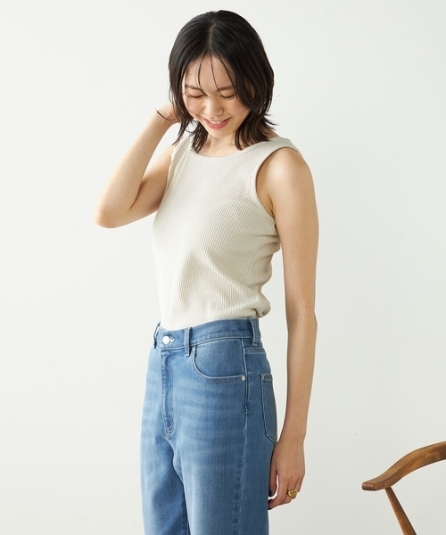 a.v.v(アーヴェヴェ)の「【2WAY】ベーシックタンクトップ(タンクトップ・レディース・ホワイト/ブラック/ベージュ・34/36/40/42/38)」の18枚目の写真