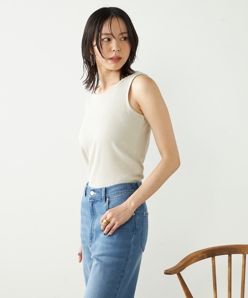 a.v.v(アーヴェヴェ)の「【2WAY】ベーシックタンクトップ(タンクトップ・レディース・ホワイト/ブラック/ベージュ・34/36/40/42/38)」の19枚目の写真