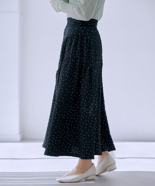 COHINA（コヒナ）の「エンボスドットサイドティアードスカート 【低身長・小柄女性】（スカート・レディース・ブラック/ホワイト・S-Regular/XS-Regular/S-Short/XS-Short）」の3枚目の写真