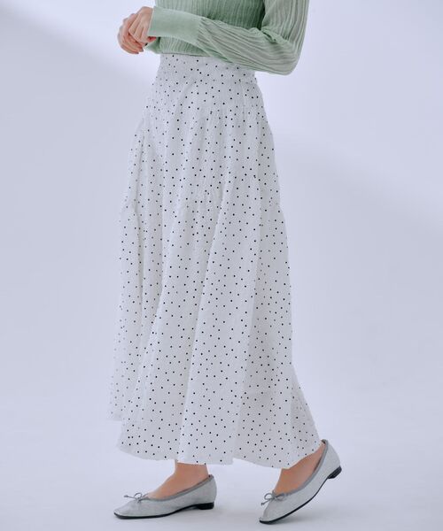 COHINA（コヒナ）の「エンボスドットサイドティアードスカート 【低身長・小柄女性】（スカート・レディース・ブラック/ホワイト・S-Regular/XS-Regular/S-Short/XS-Short）」の10枚目の写真