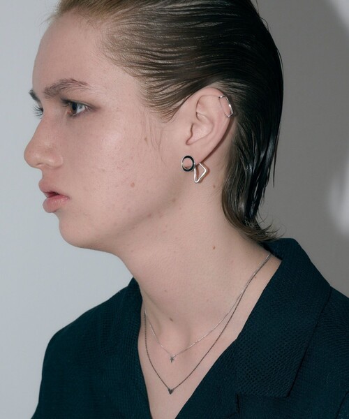 and cloud（アンドクラウド）の「Minimum Heart Necklace（ネックレス・レディース・シルバー/ブラック・FREE）」の5枚目の写真