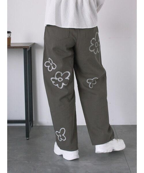 ehka sopo(エヘカソポ)の「花スプレープリントパンツ(その他パンツ・レディース・ピンク/キナリ/チャコールグレー・F)」の10枚目の写真