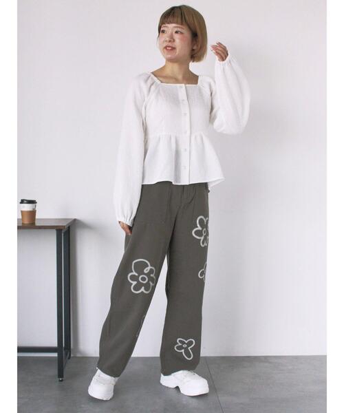 ehka sopo(エヘカソポ)の「花スプレープリントパンツ(その他パンツ・レディース・ピンク/キナリ/チャコールグレー・F)」の9枚目の写真