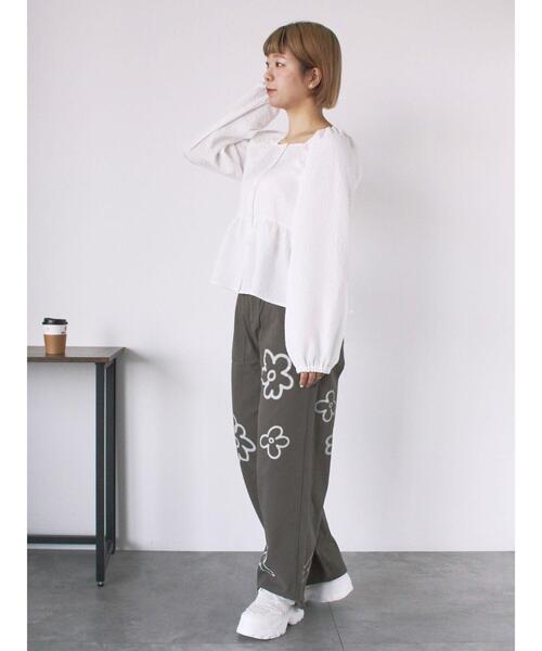 ehka sopo(エヘカソポ)の「花スプレープリントパンツ(その他パンツ・レディース・ピンク/キナリ/チャコールグレー・F)」の7枚目の写真