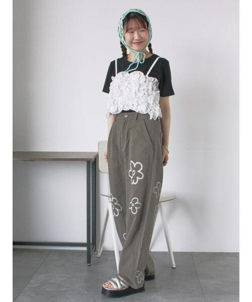 ehka sopo(エヘカソポ)の「花スプレープリントパンツ(その他パンツ・レディース・ピンク/キナリ/チャコールグレー・F)」の4枚目の写真
