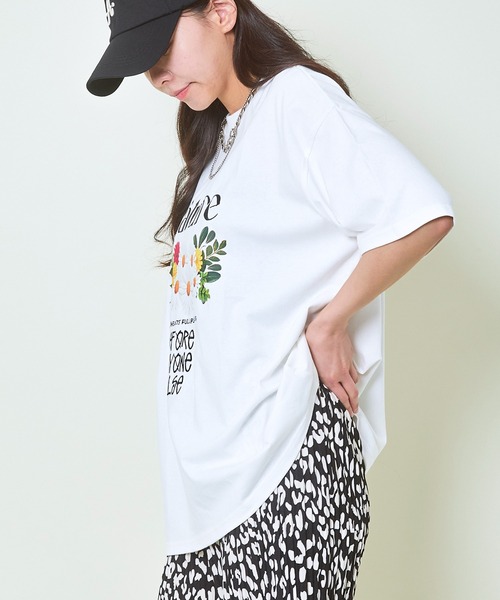 GORGE(ゴージ)の「《刺繍ロゴ×花プリント》レディース Tシャツ カットソー 半袖 トップス 春夏秋(Tシャツ/カットソー・レディース・イエロー/ブラック/オフホワイト・F)」の4枚目の写真