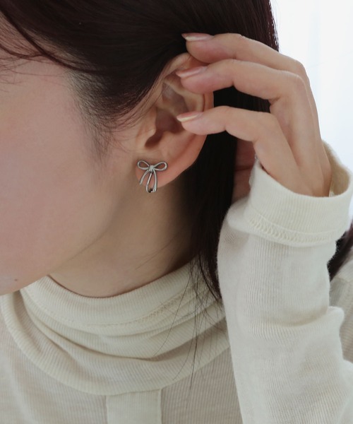 colleca la（コレカラ）の「[stainless]ステンレス・リボンイヤリング〈金属アレルギー対応〉（イヤリング・レディース・ゴールド/シルバー・FREE）」の4枚目の写真